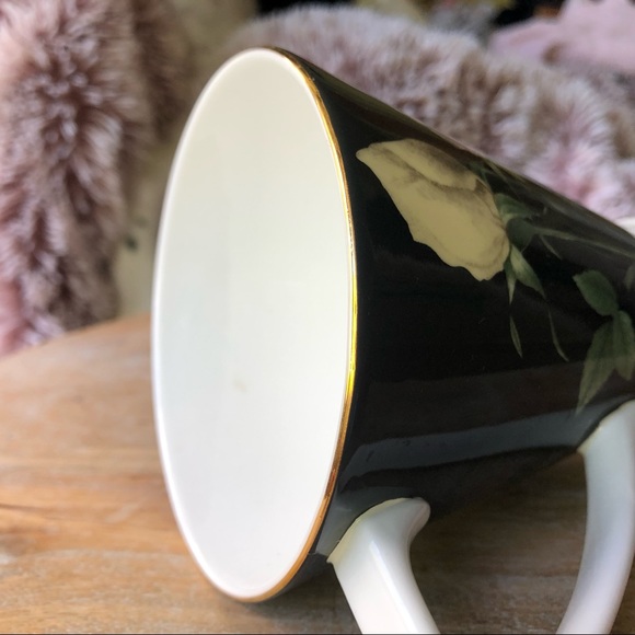 Ted Baker x Portmeiron ‘Rosie Lee’ footed teacup - Picture 7 of 8